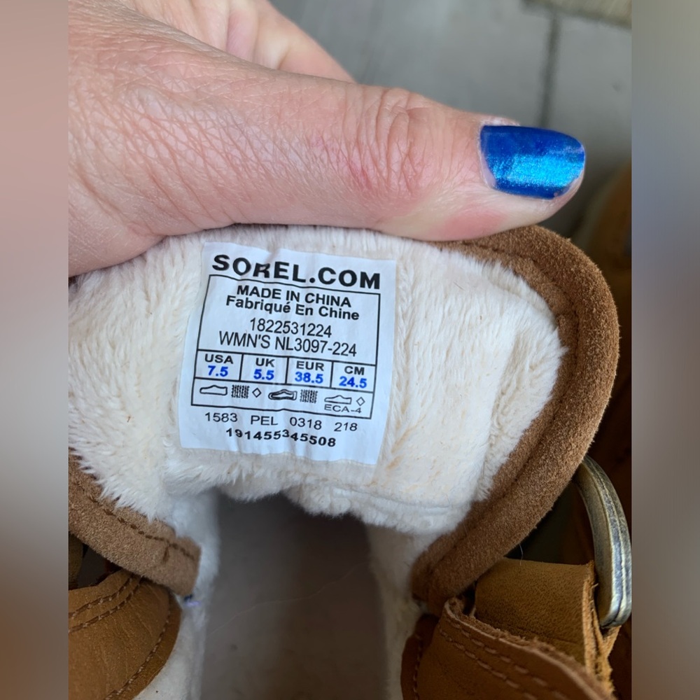 Sorel boots - Picture 3 of 6